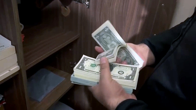 Sahte dolarları ATM'ye yatırıp TL çektiler!