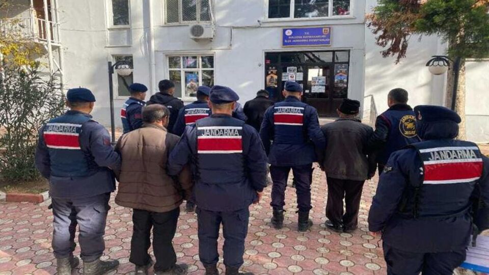 Fore kazık hırsızlığı! 5 şüpheli yakalandı