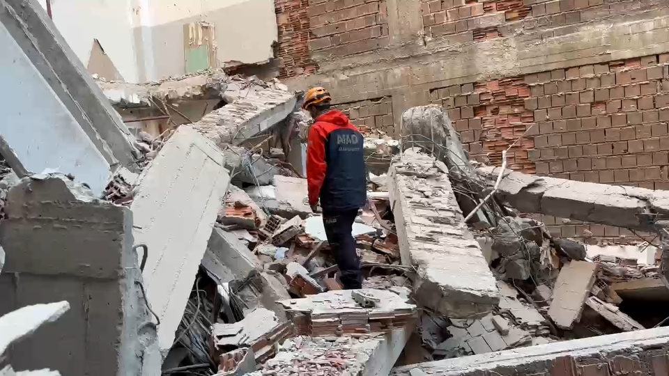 İstanbul'da göçük! 1 işçi enkaz altında