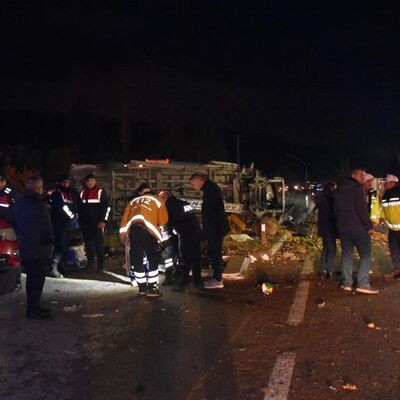 Zincirleme kaza: 2 ölü, 7 yaralı