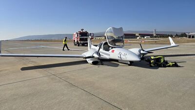 Eğitim uçağı gövde üzerine indi