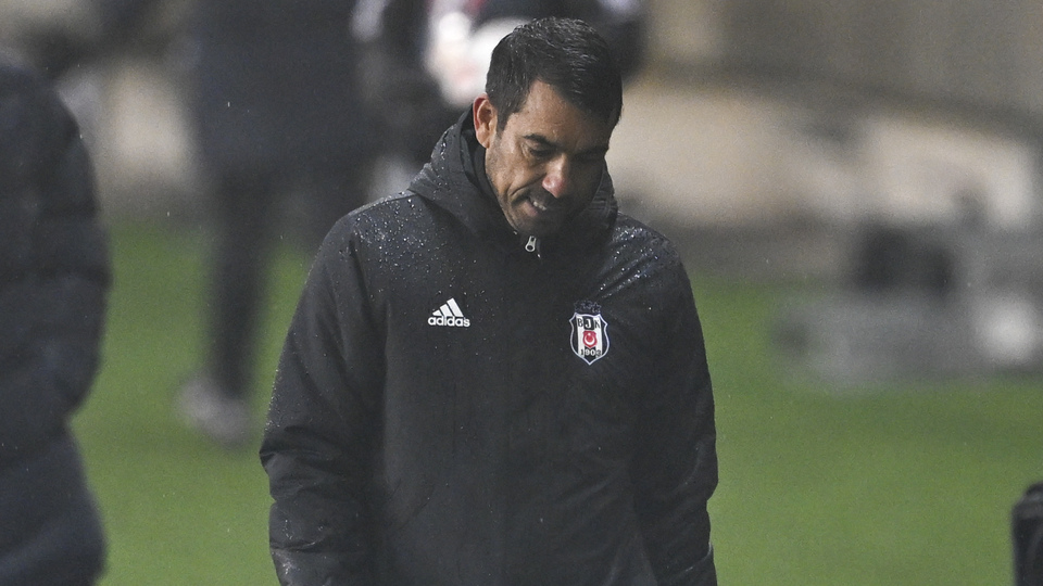 Beşiktaş, Van Bronckhorst ile yolları ayırdı!