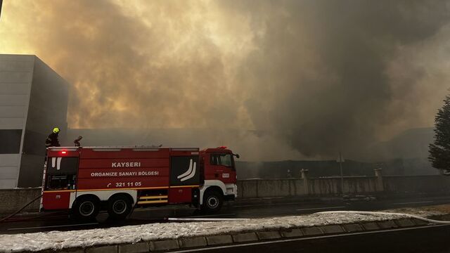 Fabrika yangınında 3 can kaybı!