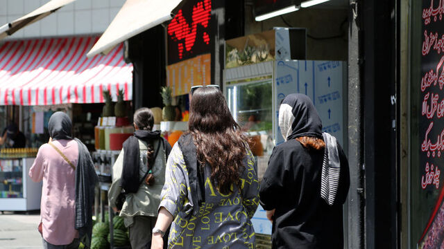 İran'da "Tesettür Yasası" tartışmalara neden oldu