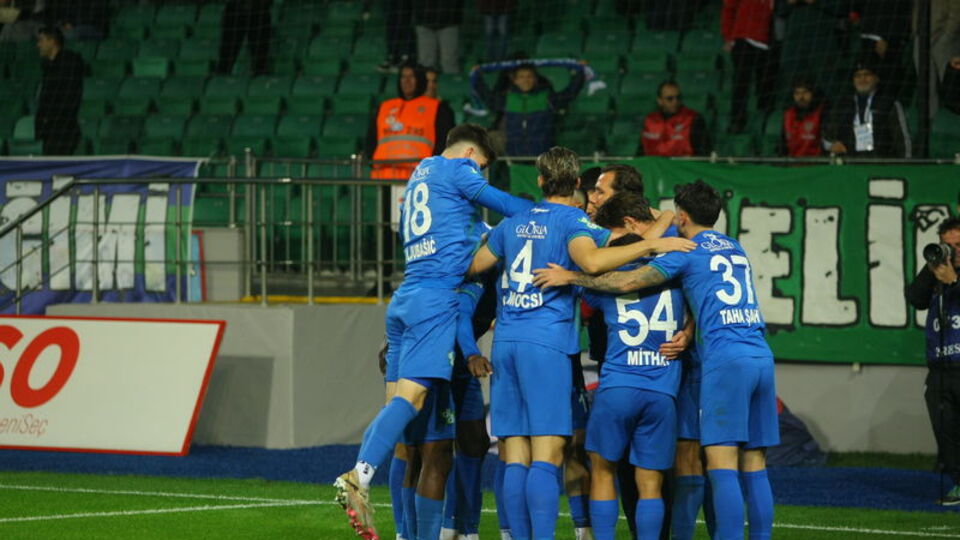 Çaykur Rizespor, üç puanı üç golle aldı!