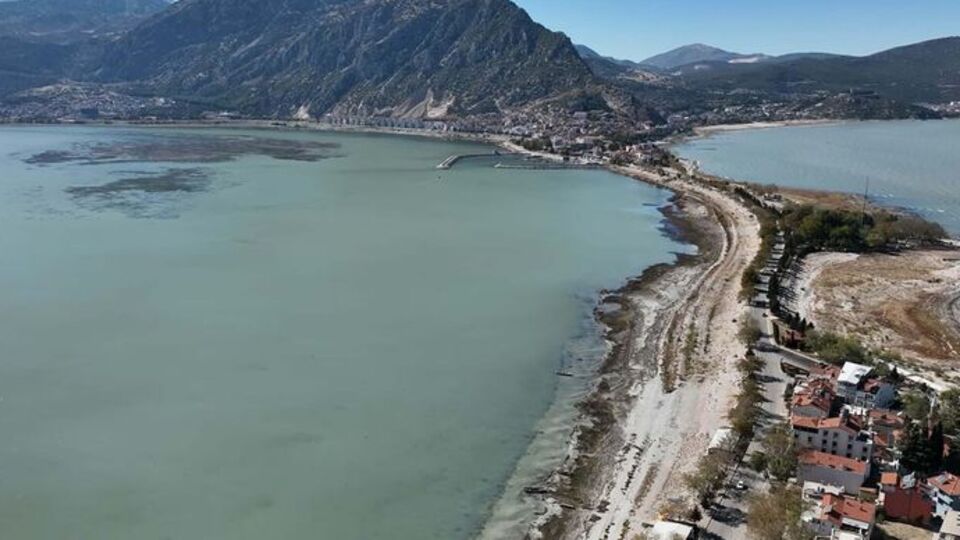 En büyük tatlı su gölünün 9 yılda yarısı yok oldu!