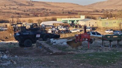 Köy meydanında taşlı sopalı kavga!