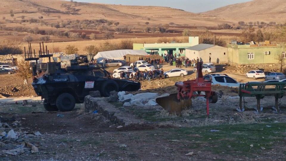 Köy meydanında taşlı sopalı kavga!