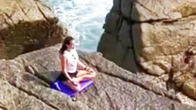 Dalgalar arasında kayboldu