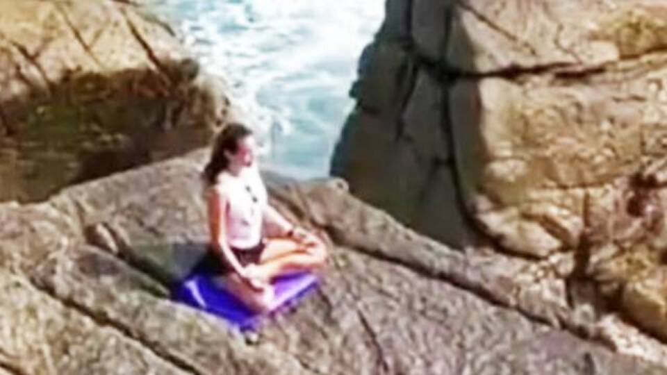 Dalgalar arasında kayboldu