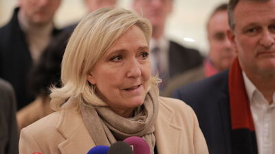 Fransa'da hükûmet zora girdi