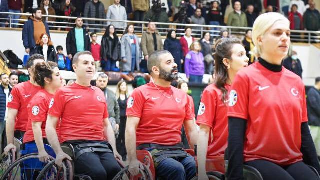 Dostluk maçına çıktılar