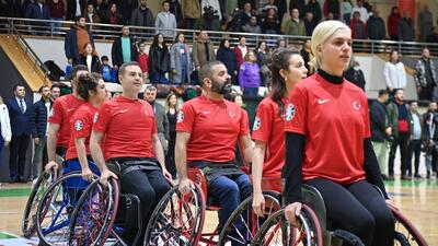 Balıkesir'de engelleri kaldıran dostluk maçı