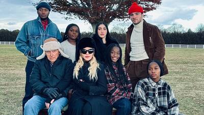 Ailesini bir araya getirdi