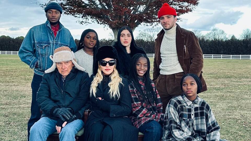 Ailesini bir araya getirdi