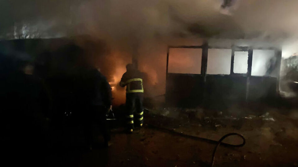 Kereste fabrikası alev alev yandı