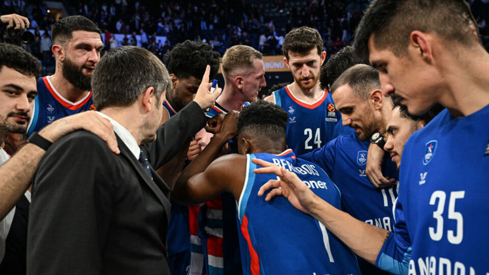 Anadolu Efes, Zalgiris deplasmanında