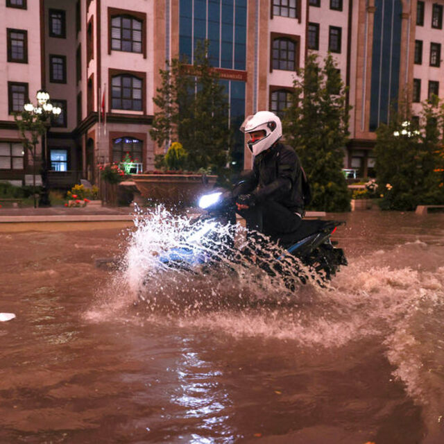Ankara'da kazı yapmadan onarım çalışması