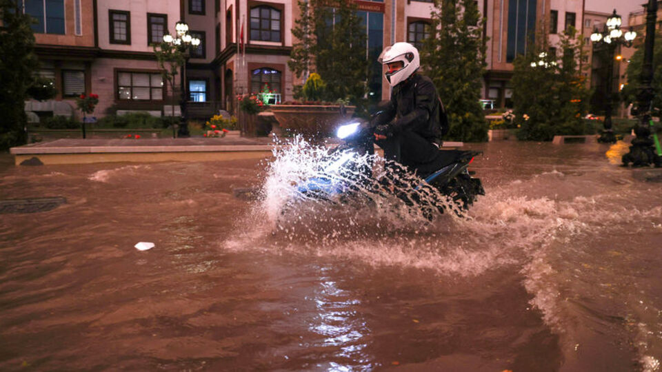 Ankara'da kazı yapmadan onarım çalışması