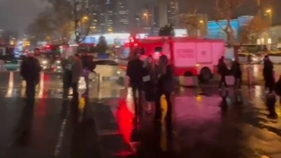 Beşiktaş'ta AVM yangını!