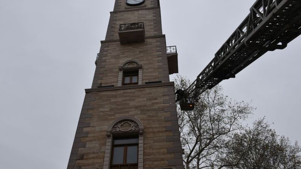 Söğüt'ün tarihi saat kulesinde çalışma