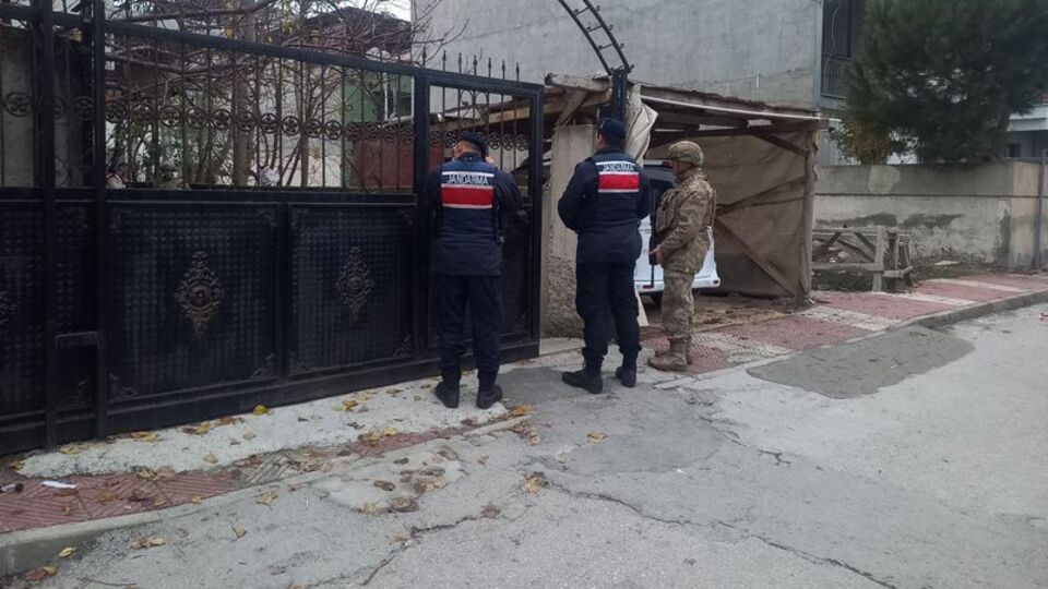 Manisa'da kaçak sigara operasyonu: 4 gözaltı