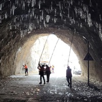 Erzincan'da buz tüneli!