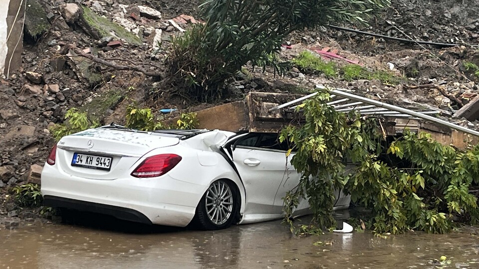 Yer: Bodrum! Sağanak yol açtı