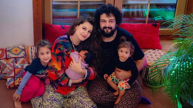 Aile pozu: Artık 5 kişiyiz
