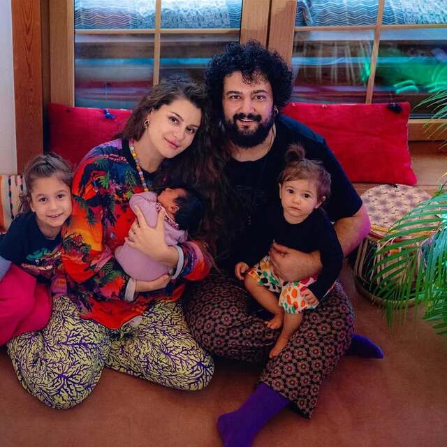 Aile pozu: Artık 5 kişiyiz