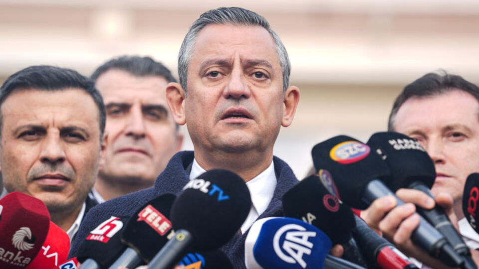 Özel'den Boğaziçi önünde açıklama