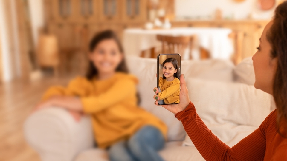 Ayna ve fotoğraf görselimiz neden farklı?