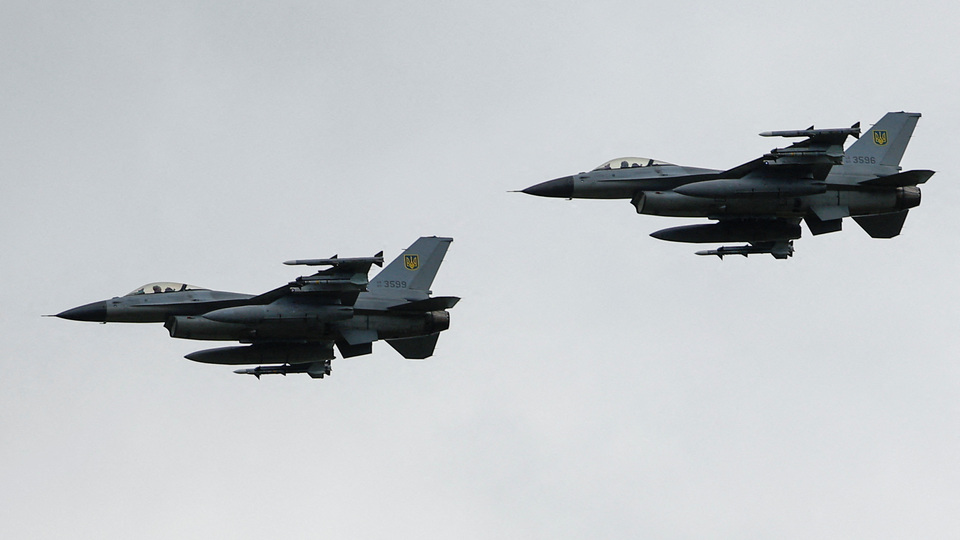 Danimarka'dan Ukrayna'ya F-16 desteği