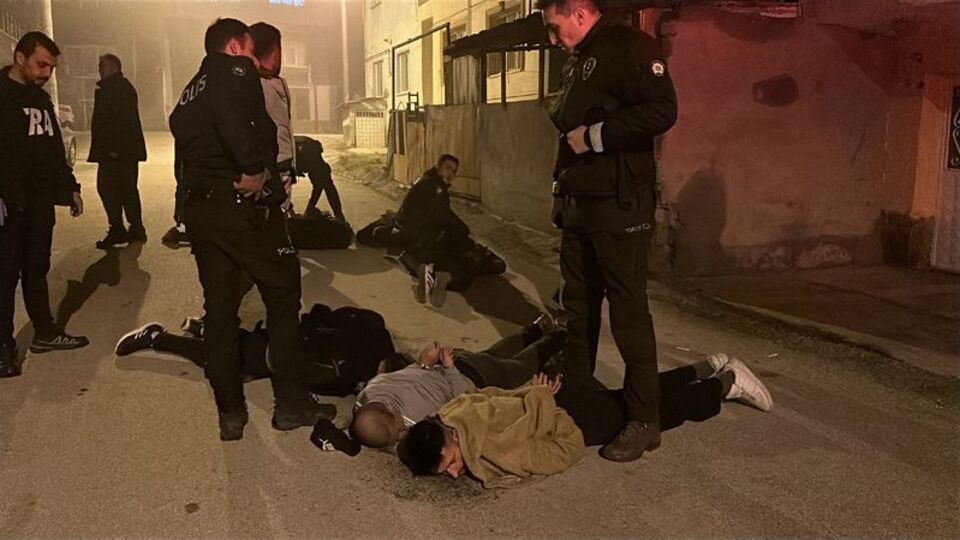 Ölen arkadaşlarının ailesiyle kavga ettiler: 7 gözaltı