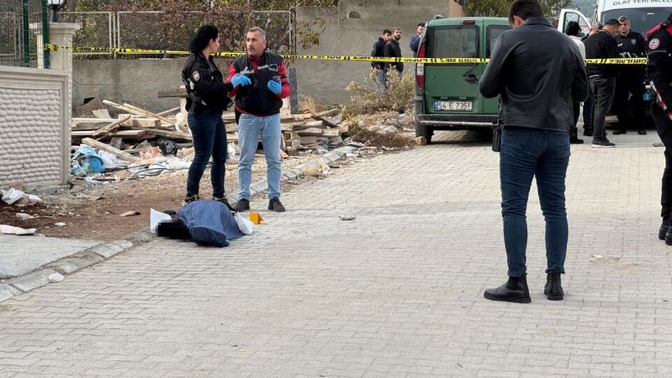 Eşini yeni aldıkları evin önünde öldürdü!