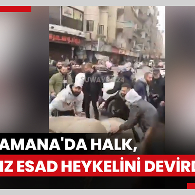 Şam'ın banliyölerinden Jaramana'da halk, Hafız Esad heykelini devirdi