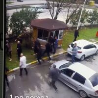 Akaryakıt istasyonunda çalışanlar ile müşteriler arasındaki 'orak'lı kavga kamerada; 7 yaralı - Güncel haberler thumbnail