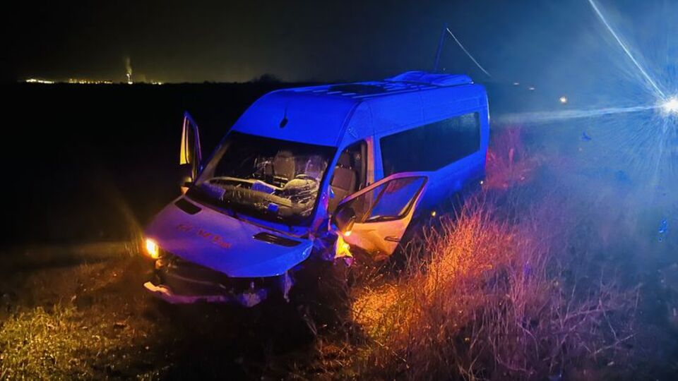 İşçi servisi ile otomobil çarpıştı: 4 yaralı