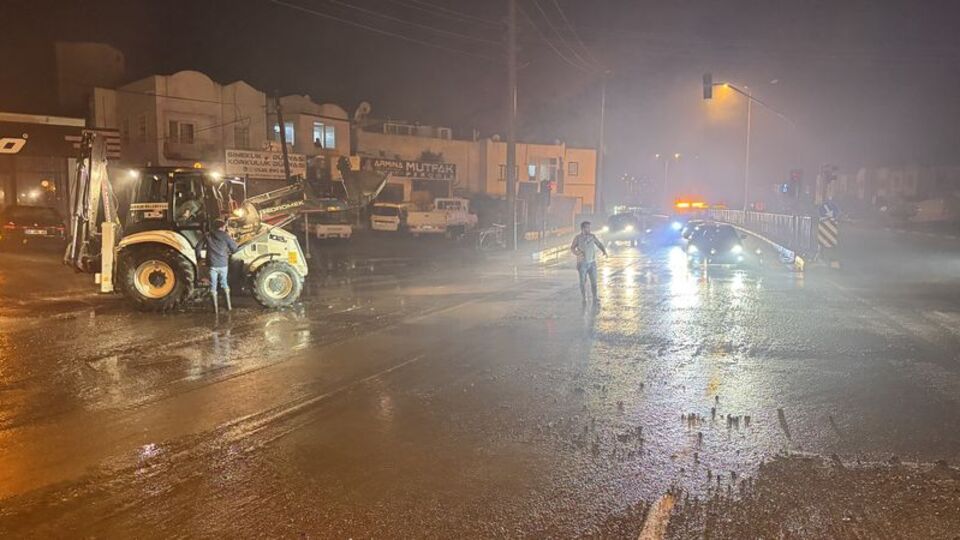 Kuvvetli sağanak nedeniyle evleri su bastı