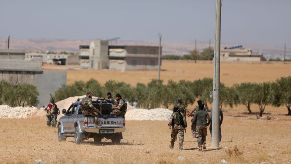 Suriye'de rejim karşıtları Deyrizor'un merkezine giriyor