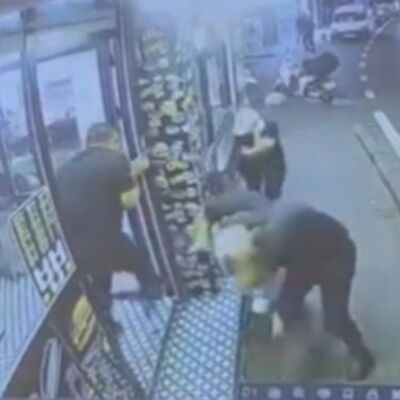 Motosikletli çocuk 4 kişiyi vurdu!