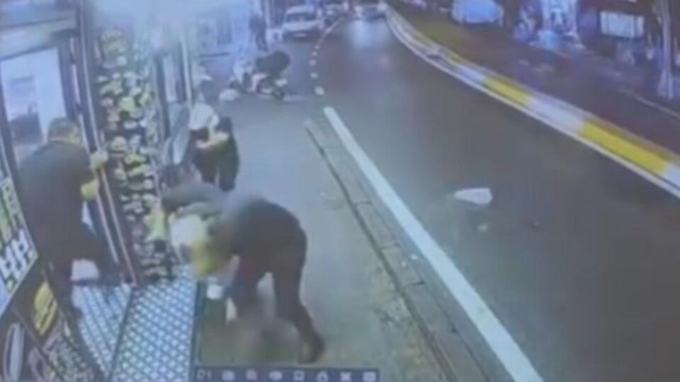 Motosikletli çocuk 4 kişiyi vurdu!