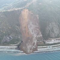 Karadeniz Sahil Yolu ulaşıma kapandı