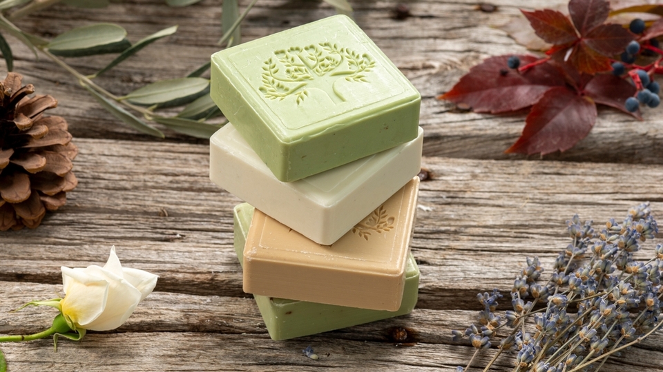 Renkli sabunlar neden beyaz köpürür?