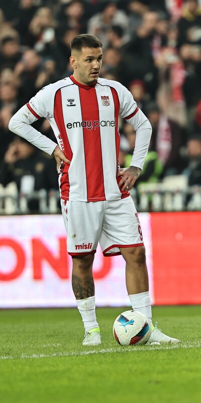  Barış Alper'in babasından Manaj'a tepki!