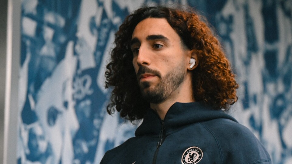 Cucurella kramponlarını çöpe attı!