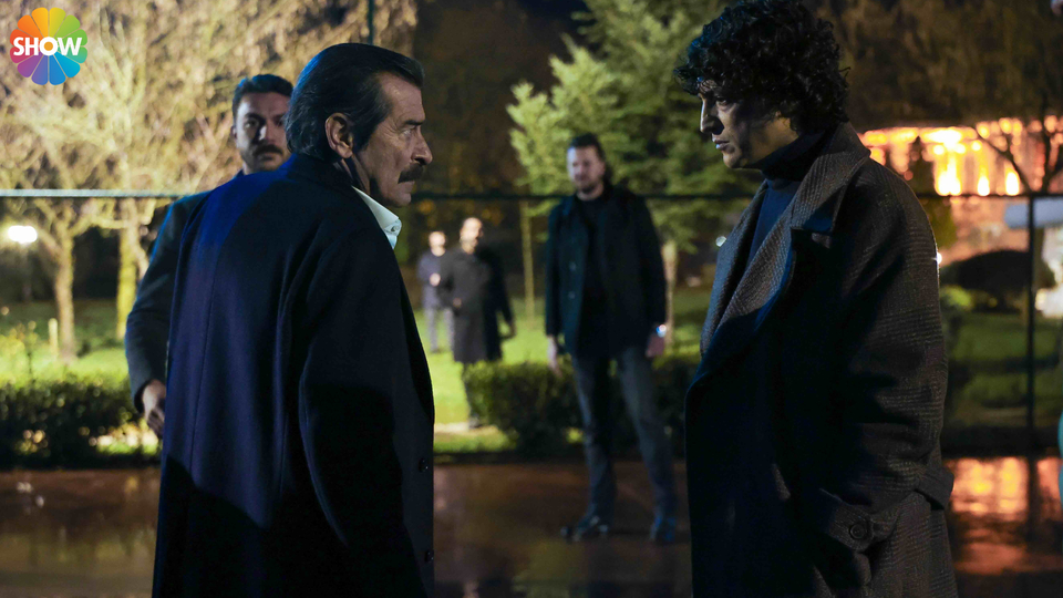 İzleyicileri ekrana kilitledi