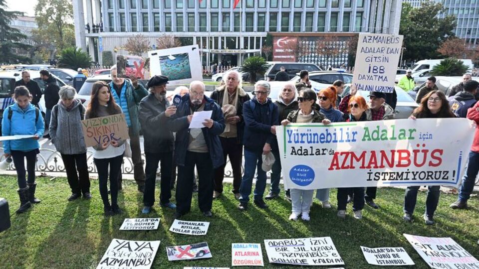 Adalılardan İBB binası önünde eylem