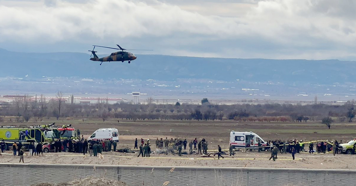 Ünlü isimler'den askeri helikopterin kazası sonrası taziye mesajı