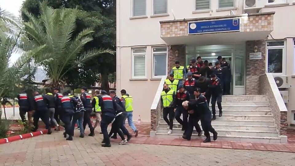 Sahte alışveriş sitesiyle dolandırıcılığa 10 tutuklama